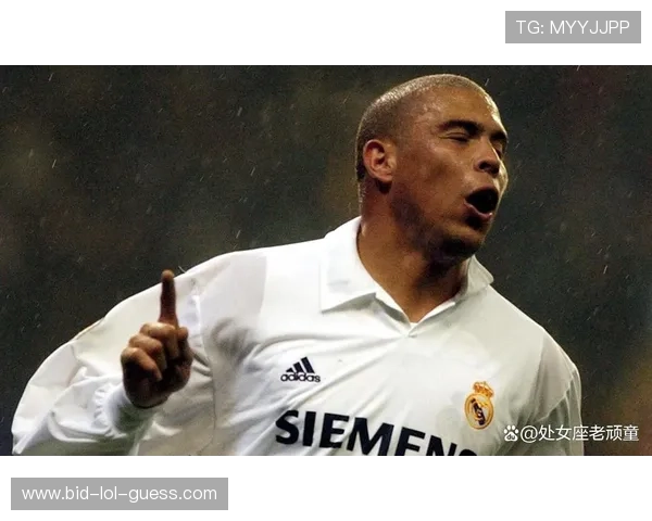 传奇球星足球后腰的代表人物及其在历史上的独特地位解析