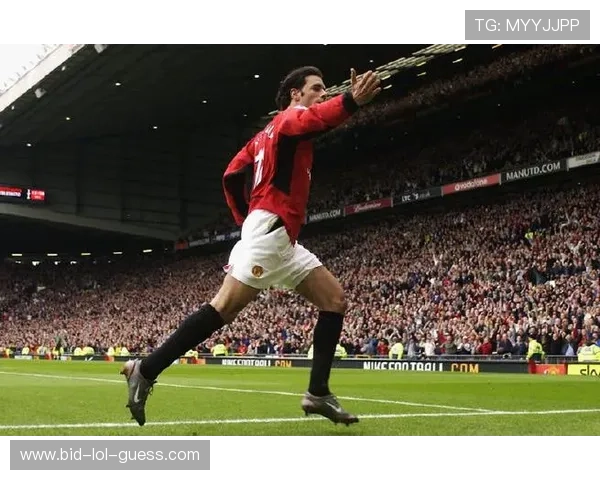 足球球星魅力瞬间集锦：聚焦男子足球明星的经典时刻与风采